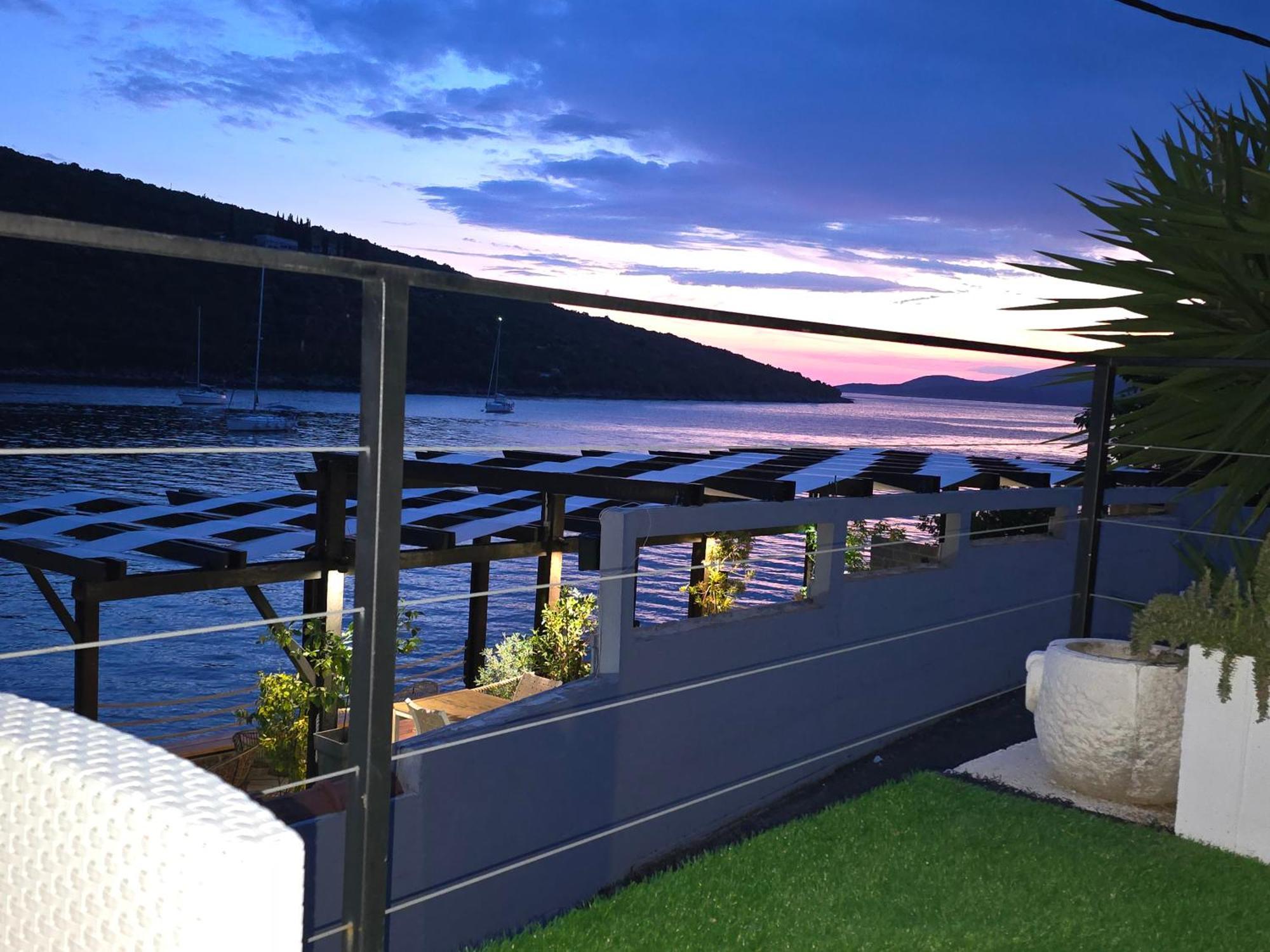 Apartament Waterfront Townhouse Sunset View With Garage Bigova Zewnętrze zdjęcie